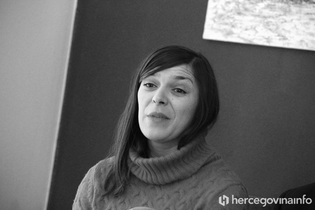 Prutina Amra crno bijelo