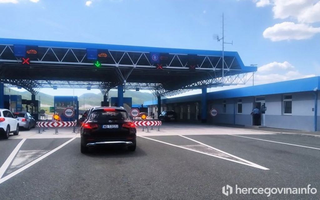 fra Mario Knezović, Hrvatski nacionalni stožer, Davor Božinović, MJERE