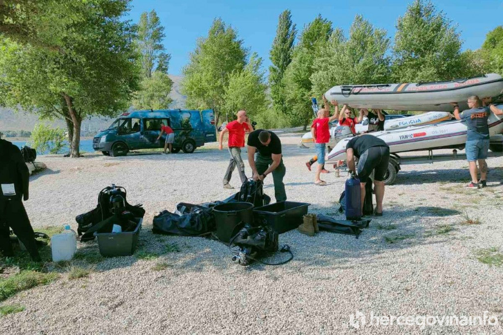 Potraga na Mostarskom jezeru