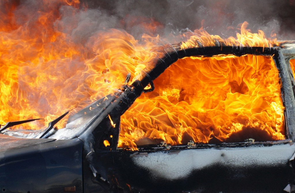 zapaljen automobil požar