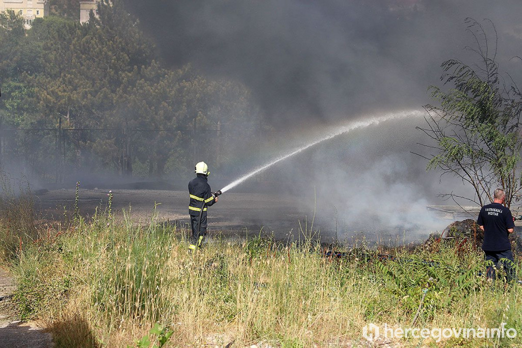 Vatrogasci šmrk gašenje vatre