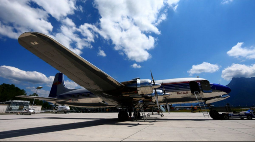 Avion Douglas DC 6B