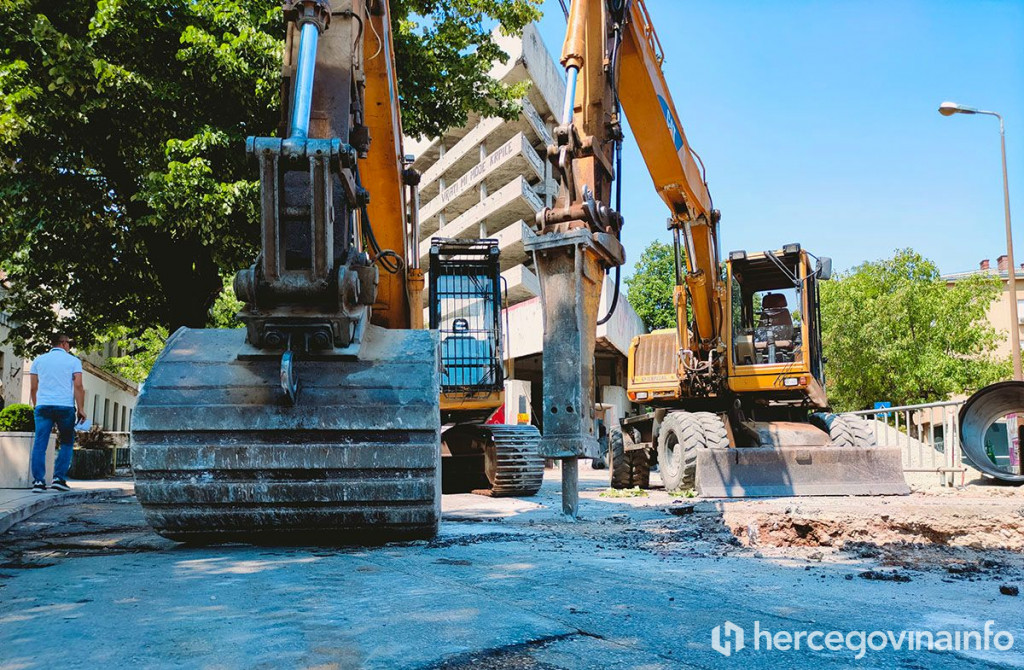 Radovi kolektor Staklena banka