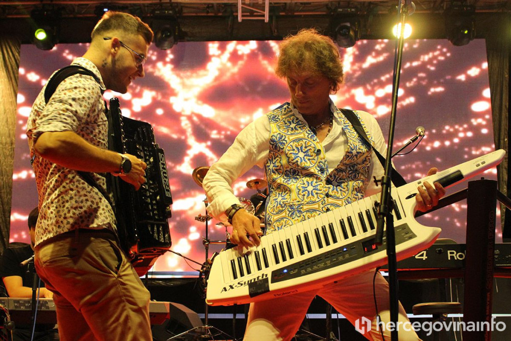 Tonči Huljić i Madre badessa na Kantarevcu