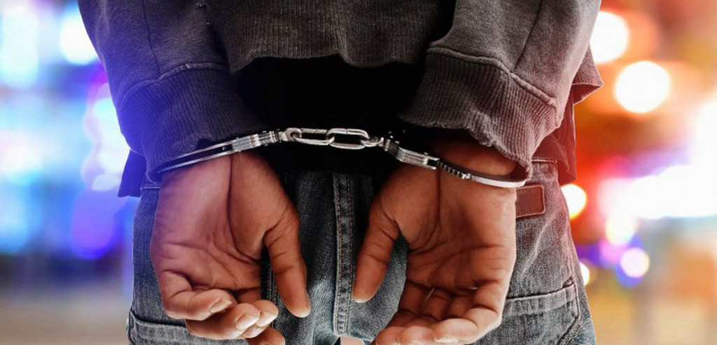 Lisice na rukama noć