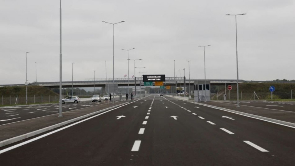 most na Savi, Svilaja, granični prijelaz