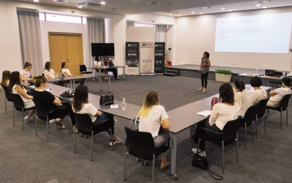 Right Hand, agencija za dadilje, radionice za roditelje, dadilja, čuvanje djece, Mostar, Kristina Omejic, Anita Sušac