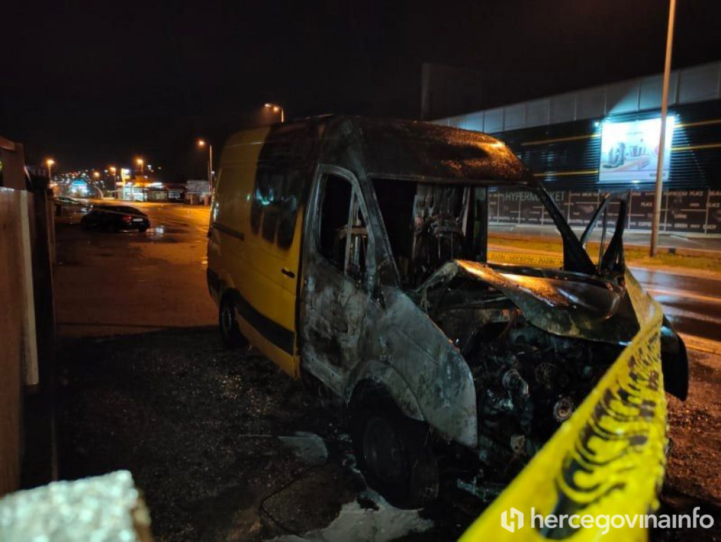 požar, zapaljeno vozilo, kombi