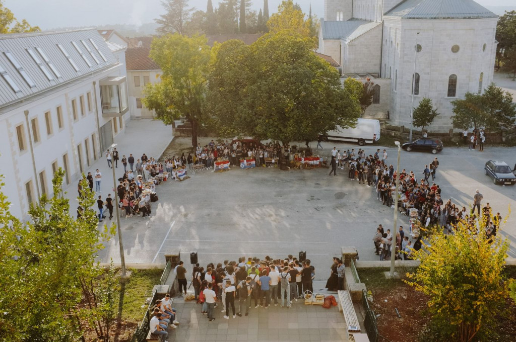 srednje škole, ŽZH, peticija, peticija, skraćeni sati, profesori, roditelji, inicijativa, generalni štrajk, nezavisni sindikat uposlenih u srednjim školama žzh, štrajk u školama, završni razredi, nezavisni sindikat uposlenih u srednjim školama žzh, opći štrajk, vlada ŽZH