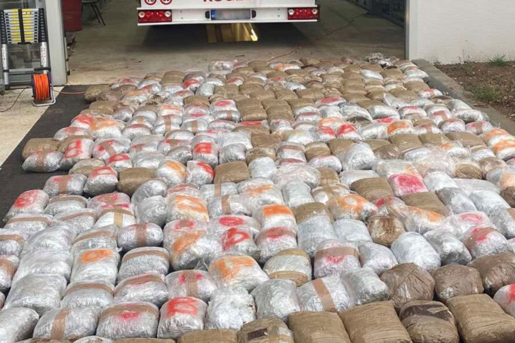 krijumčarenje droge, skunk