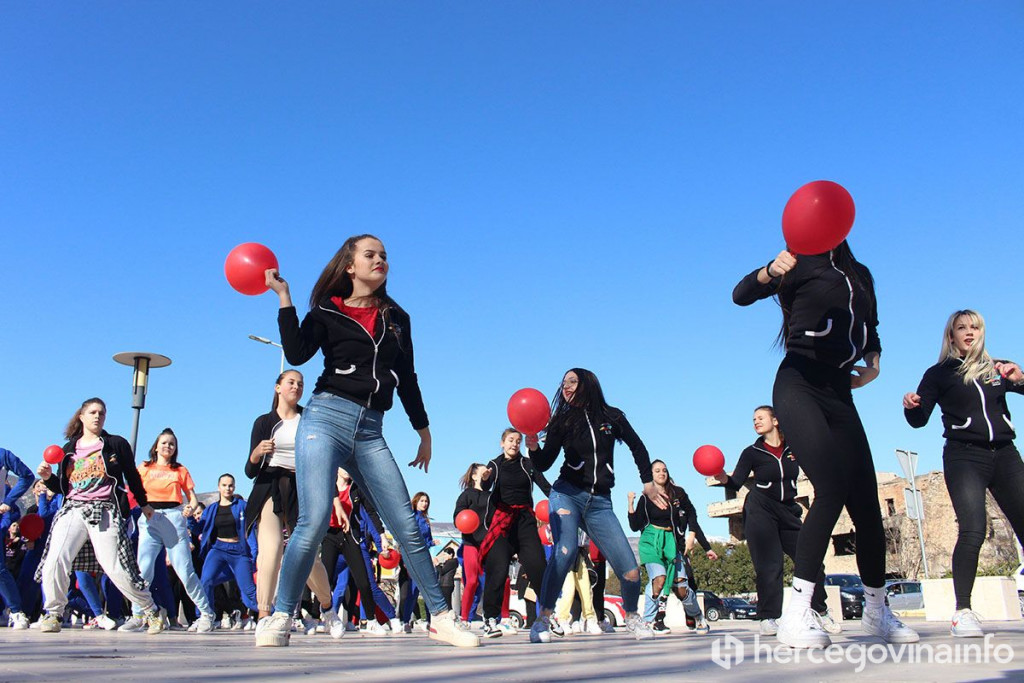 Jedna milijarda ustaje 2022 plesom protiv nasilja nad ženama one billion rising