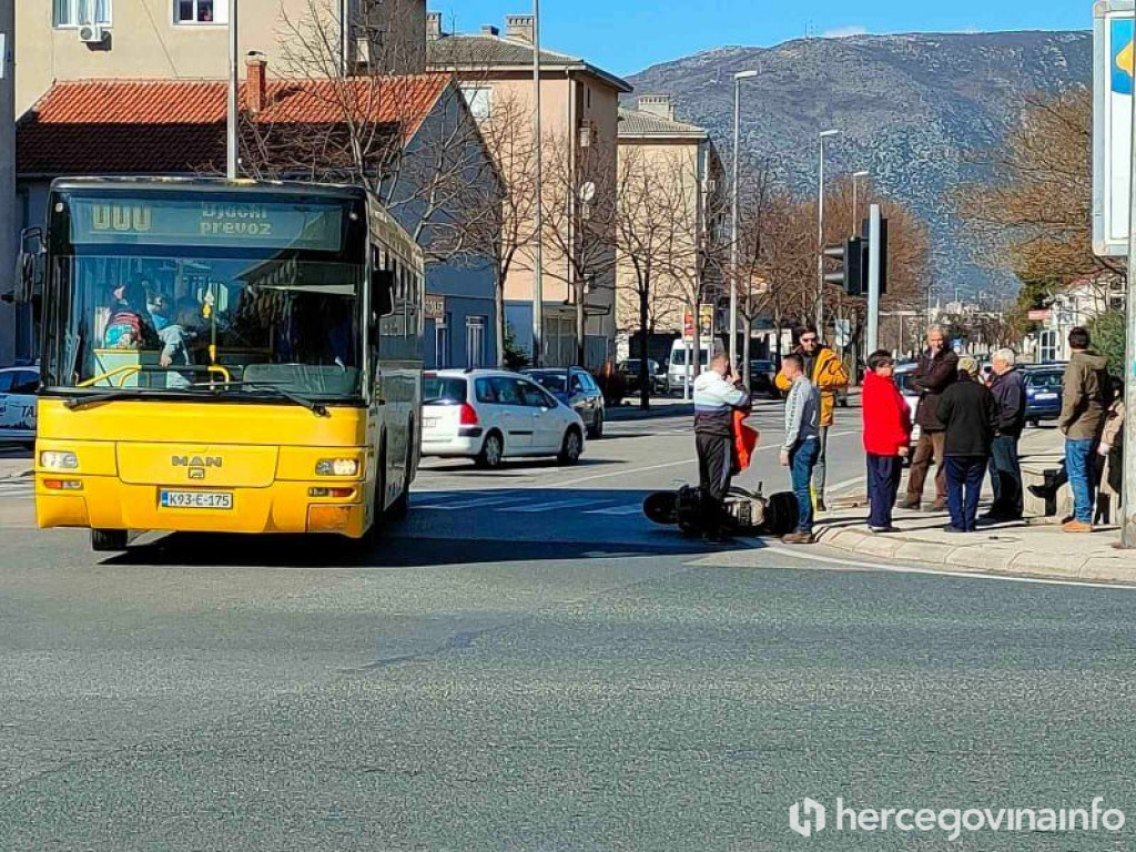 Tekija prometna nesreća autobus motocikl