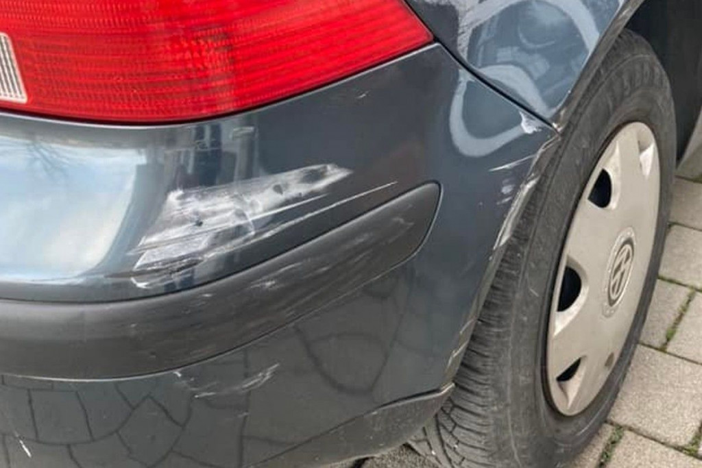 oštećeno vozilo, Čitluk, poruka na vozilu