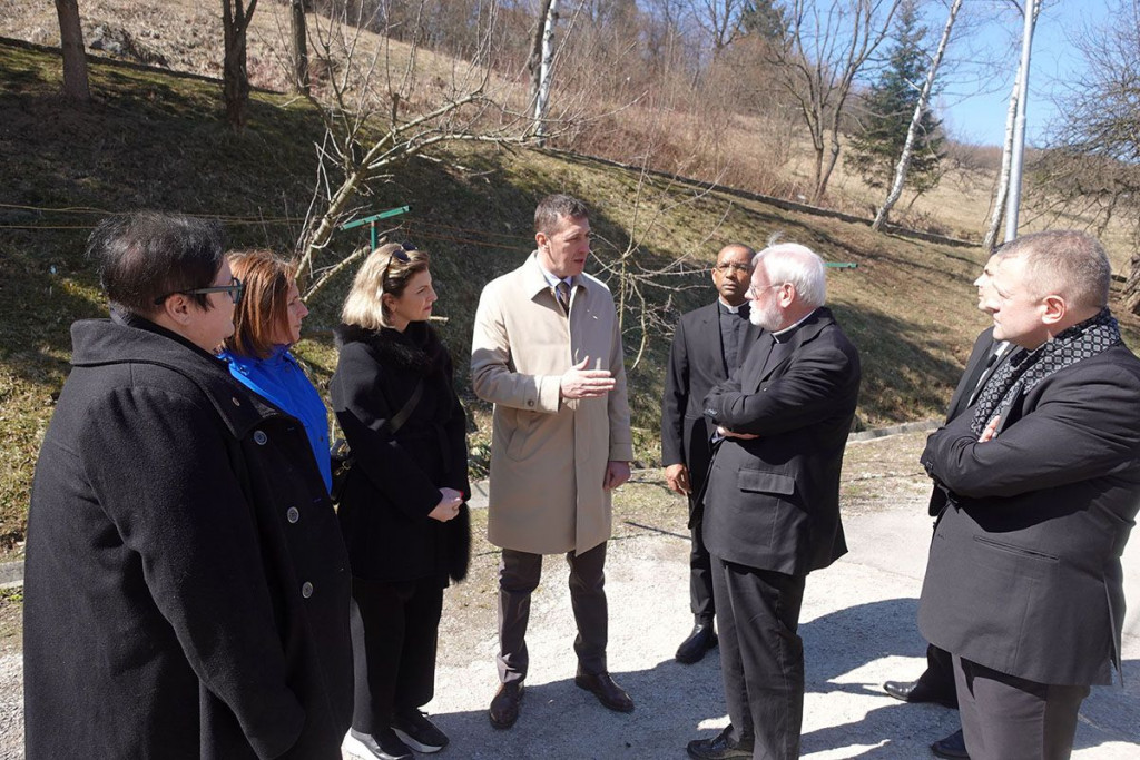 Paul Gallagher u centru Ušivak