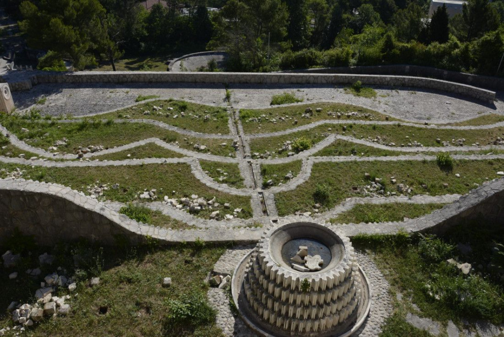 Grad Mostar,partizansko groblje,vandalizam