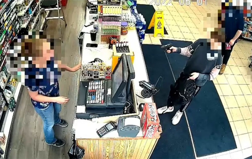 Dječak pljačka benzinske crpke Michigan