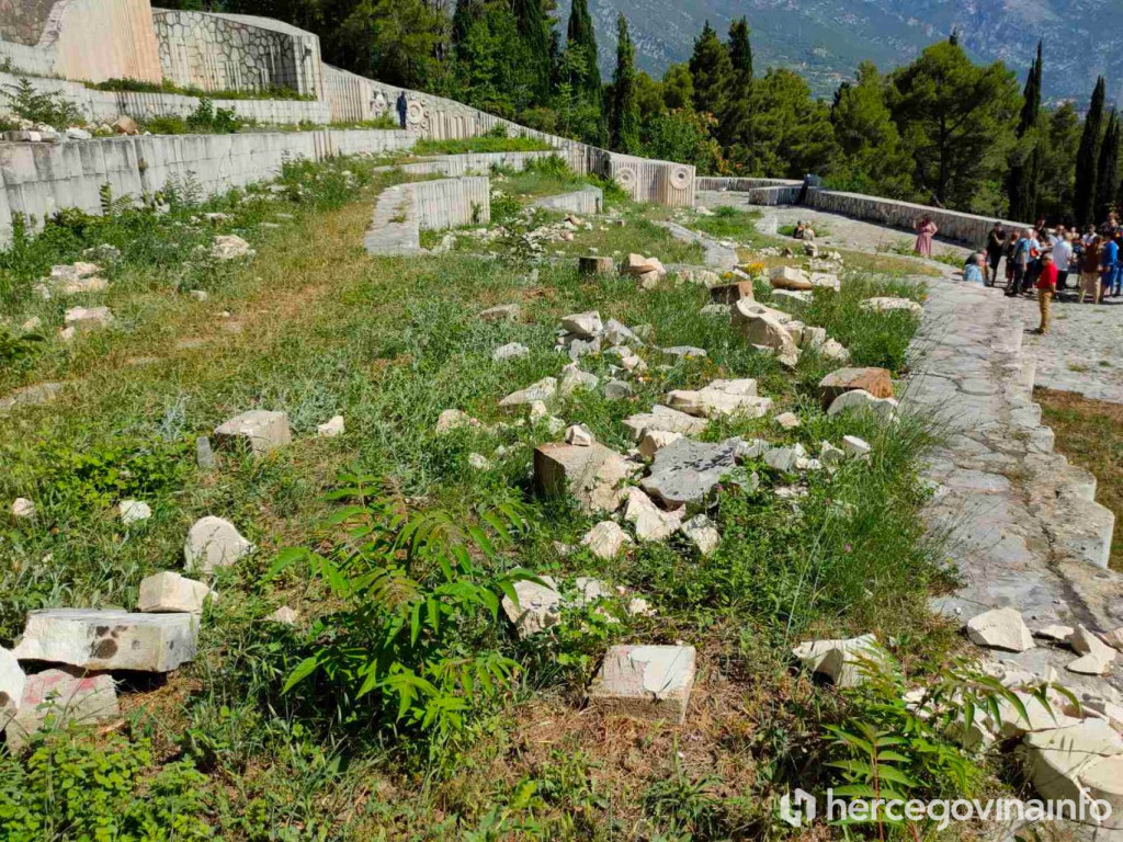 Antifašisti na Partizanskom groblju