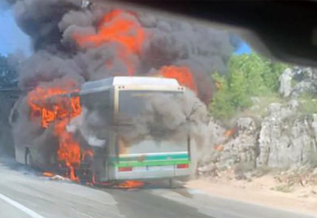 Srednja obrtnička škola Široki Brijeg,zapaljen autobus,učenici