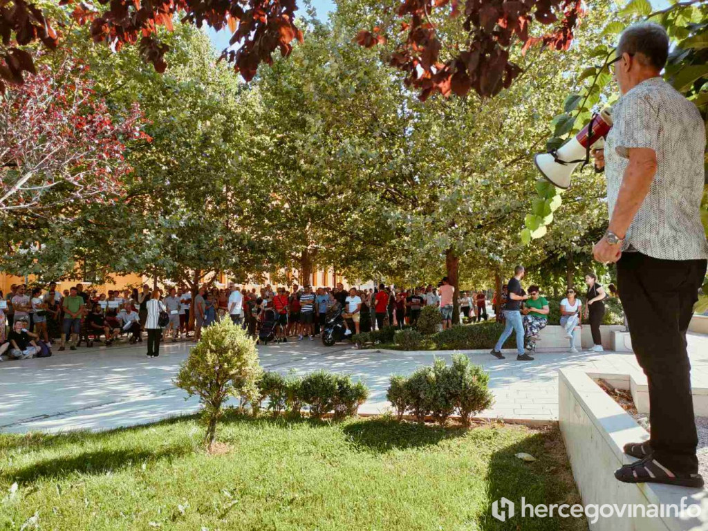 prosvjedi,mirni provjed,okupljanje