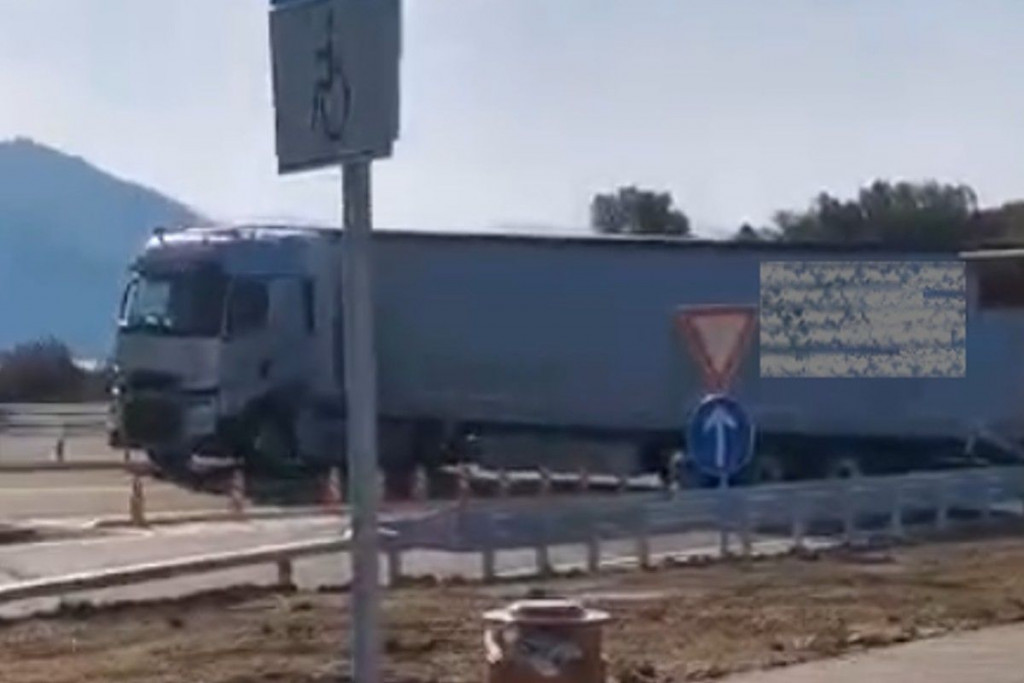 Kamion Pelješki most