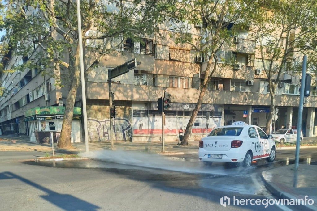 pukla cijev,vodovod,Mostar,avenija