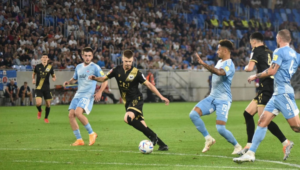 Stadion HŠK Zrinjski,Slovan Bratislava