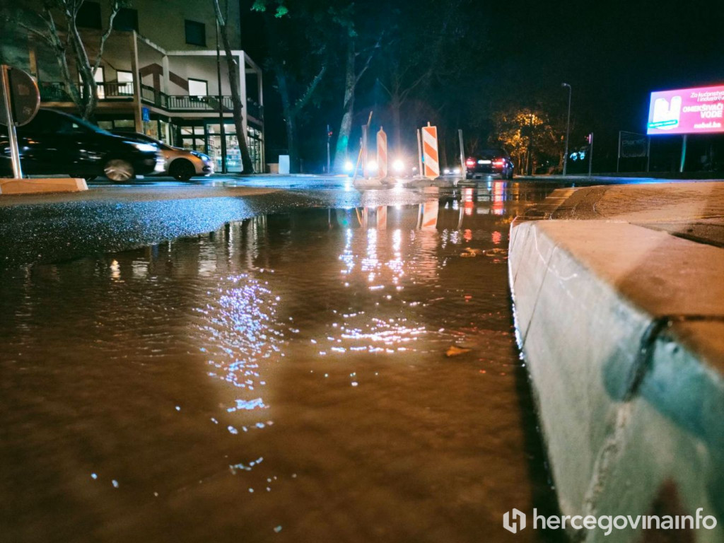 Pukla cijev kod Spajalice 
