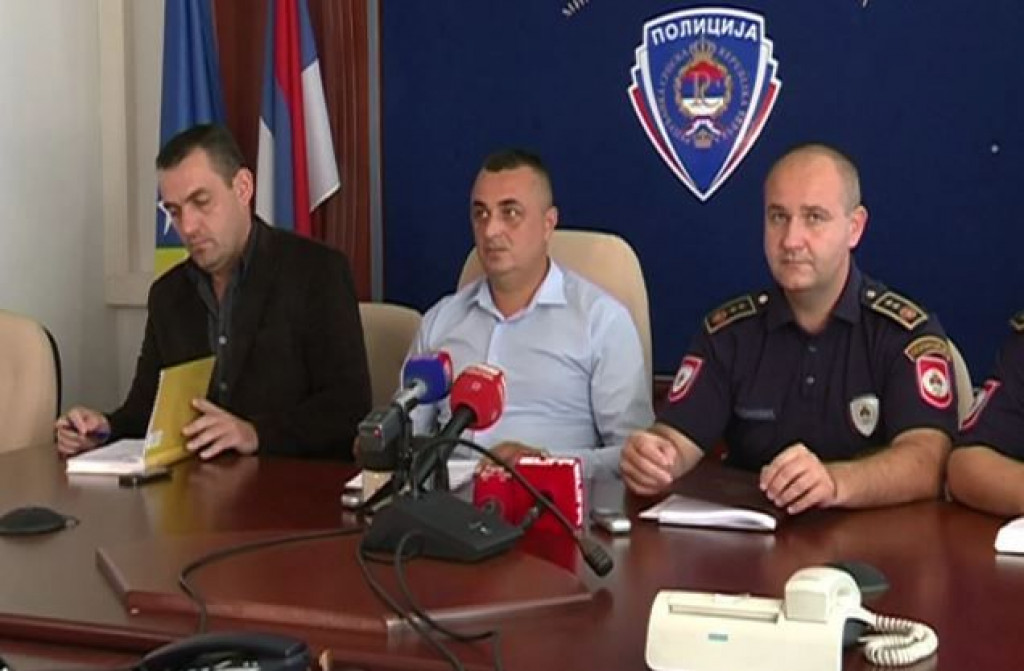 Nedjeljko Lubura u sredini