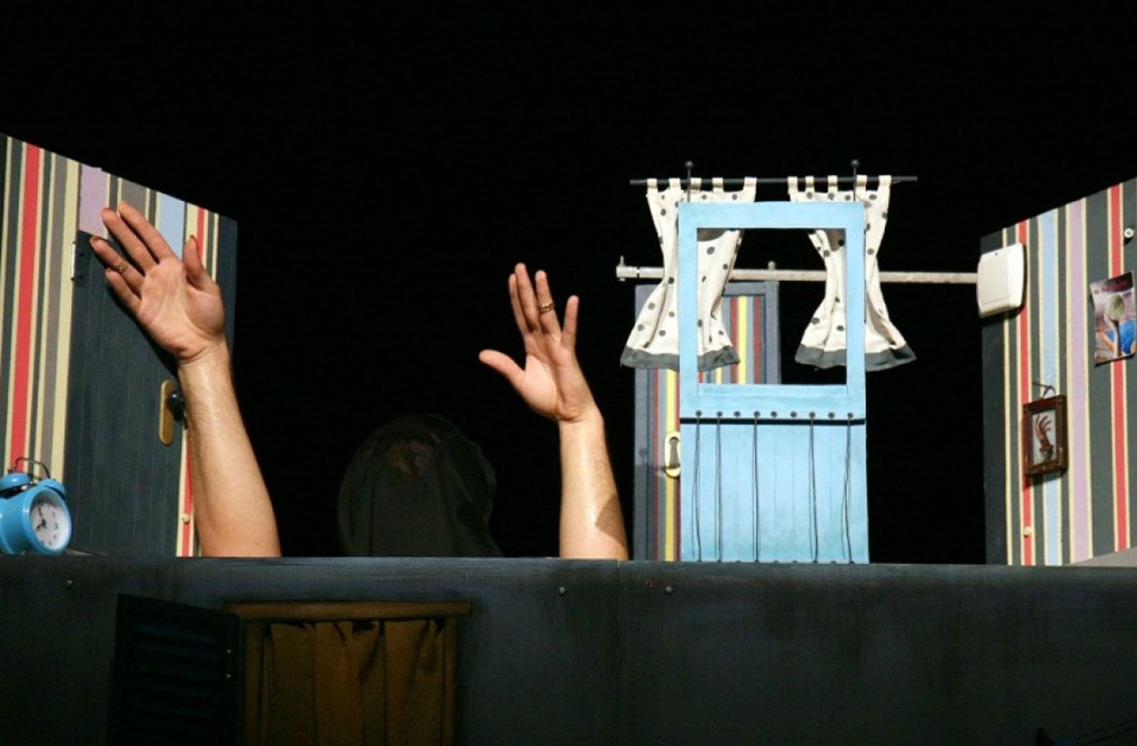 Bračne muke iz vizure ruke