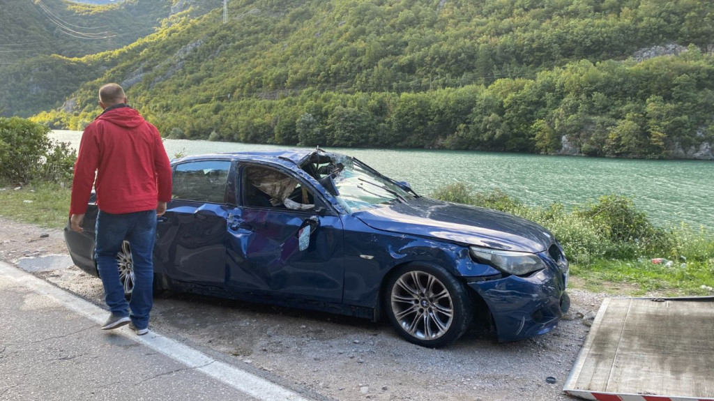 Prometna nesreća automobil u Neretvi