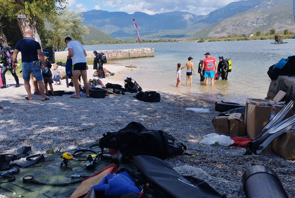 Ronioci Mostarsko jezero