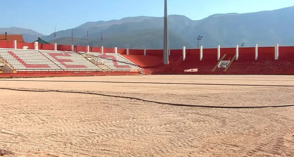 FK Velež,stadion rođeni,travnjak