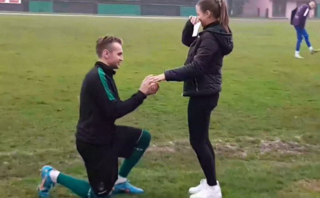 Asim Muratović zaprosio djevojku