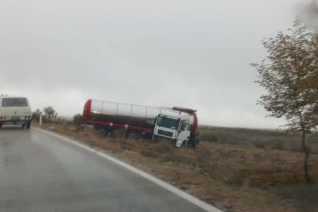 Cisterna sletjela s ceste