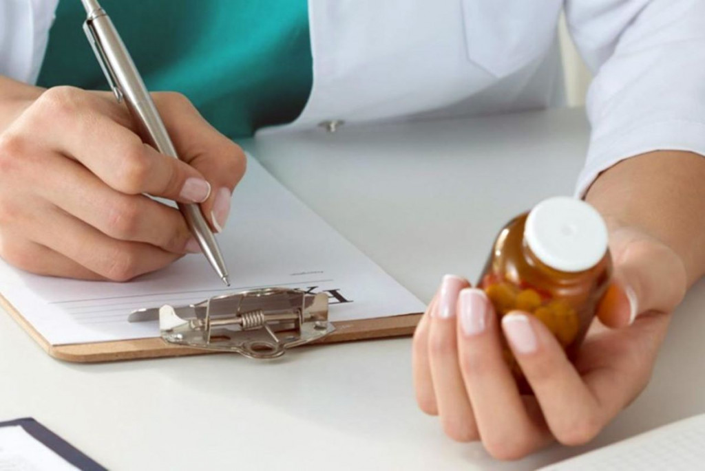 Liječnik doktor dijagnoza lijekovi