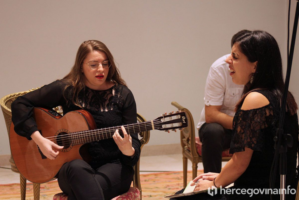 Zerdelija Tijana Bašić i Marija Raspudić