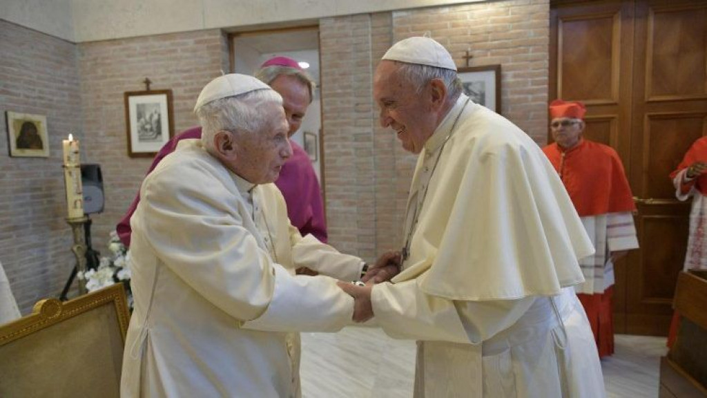 Benedikt XVI. i papa Franjo