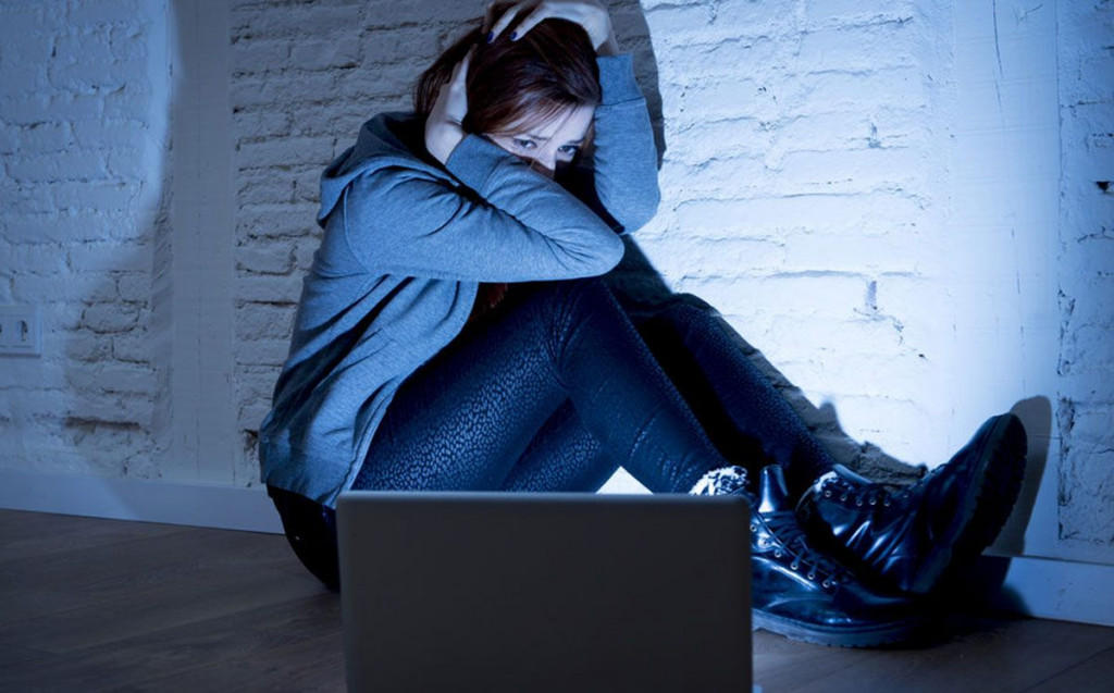 Cyberbullying djevojka