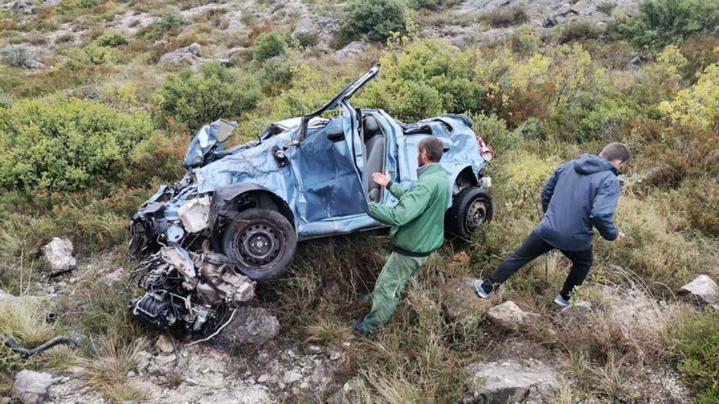 Ravno prometna nesreća automobil provalija