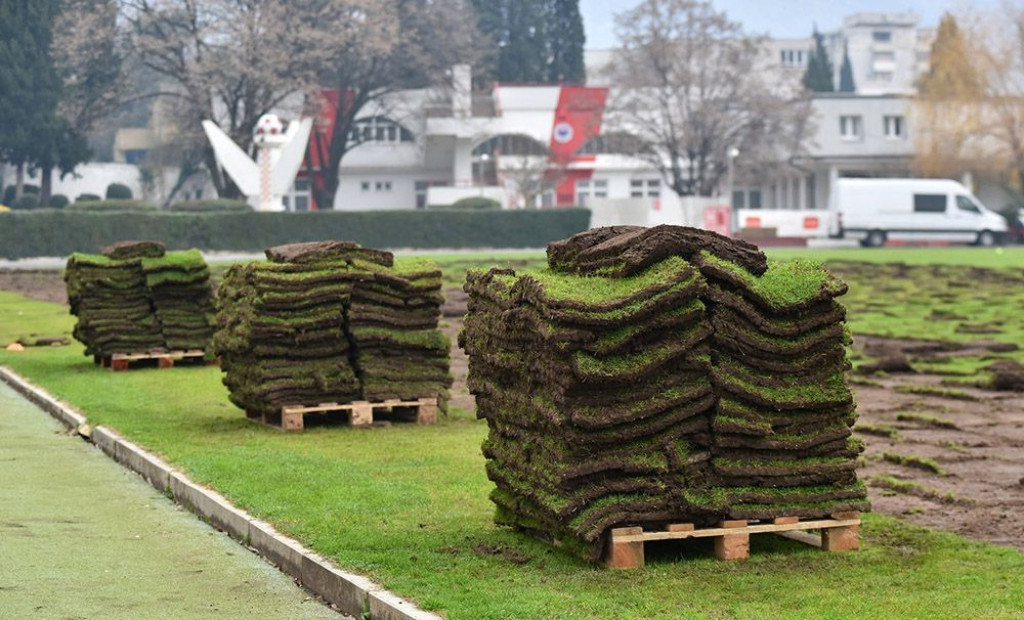Zrinjski stadion travnjak
