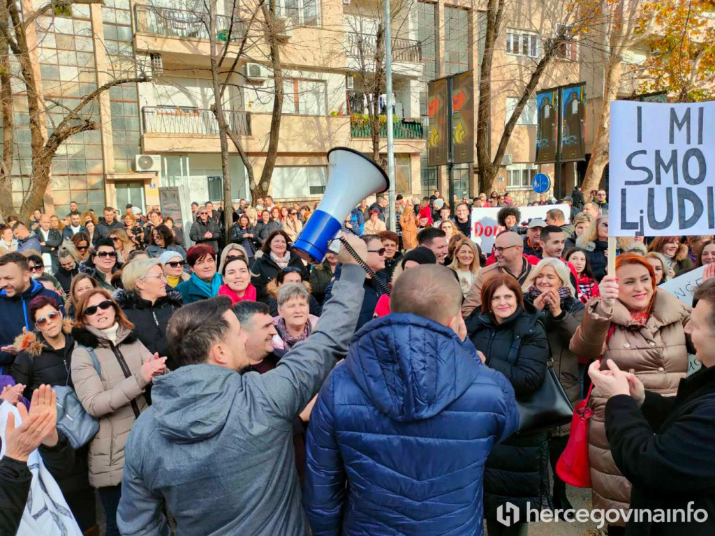 Zdravstveni djelatnici HNŽ prosvjed medicinari