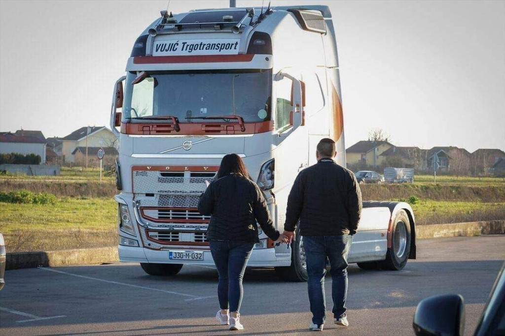 Supružnici Mandić vozači kamiona