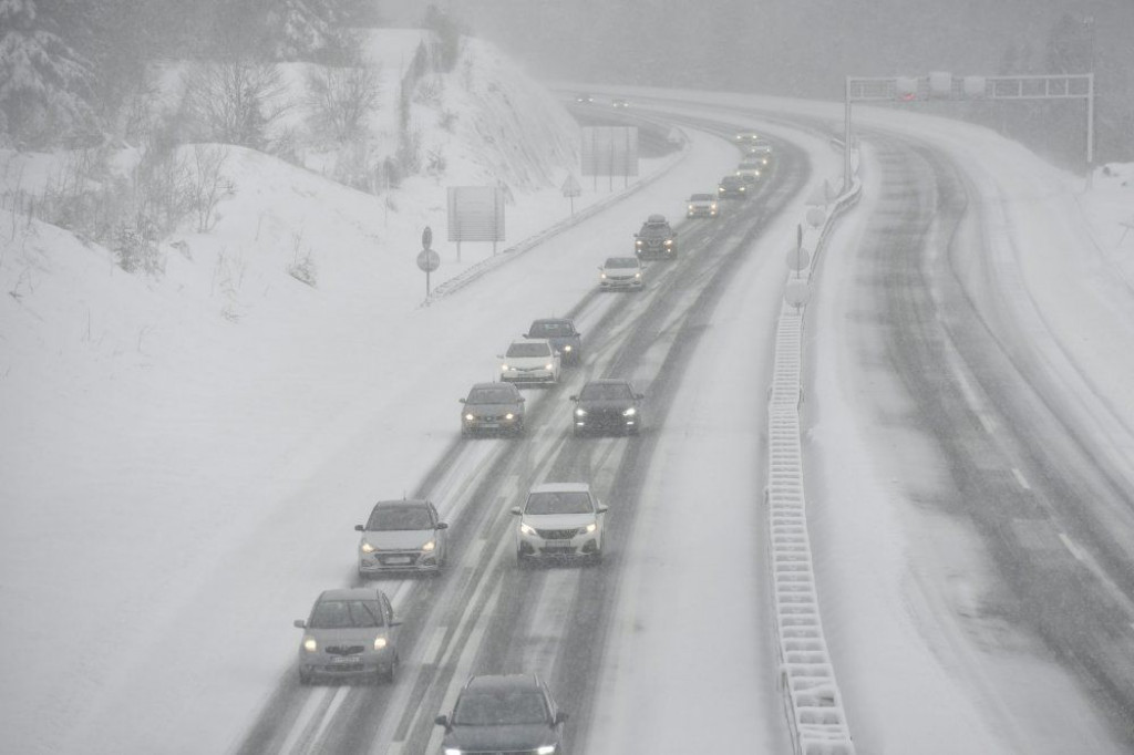 Autocesta snijeg
