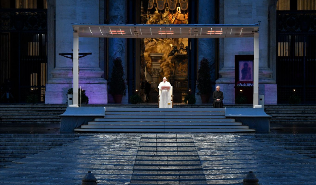 Papa Franjo korona