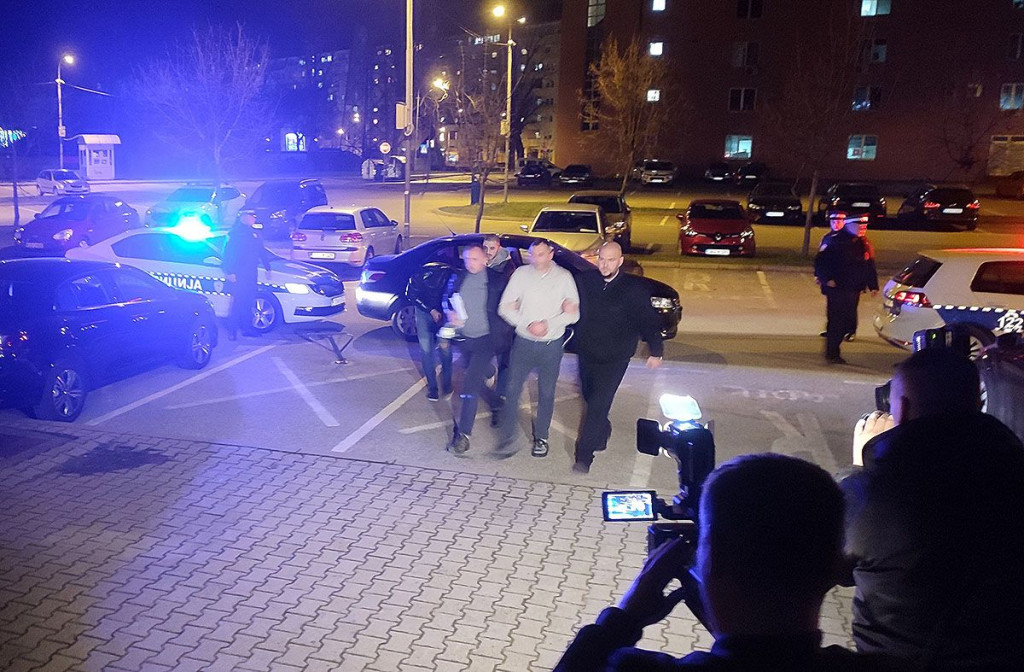 Privođenje osumnjičenih za krađu Mercedesa Banja Luka