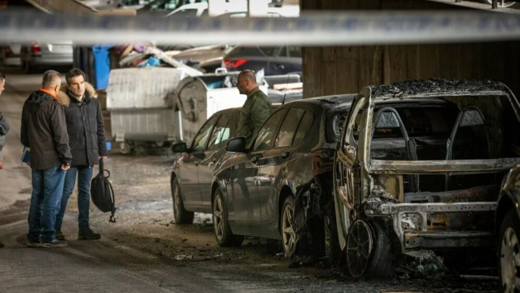 Izgorio automobil pjevača grupe Dalmatino u Splitu