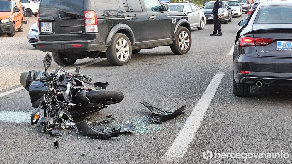 Ortiješ sudar motor i Audi