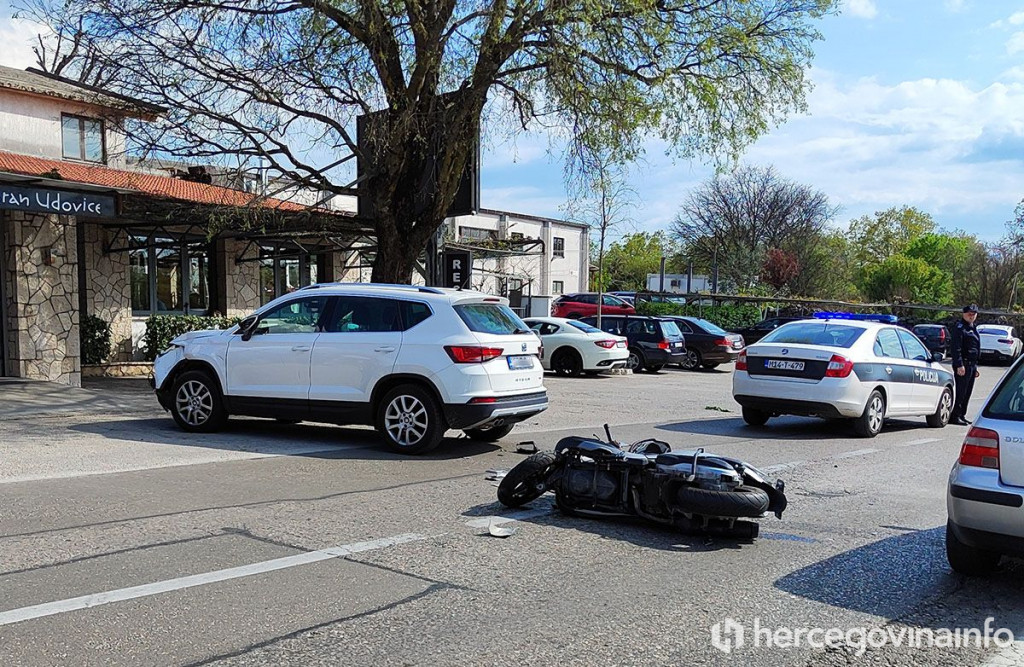 Sretnice sudar motor i auto