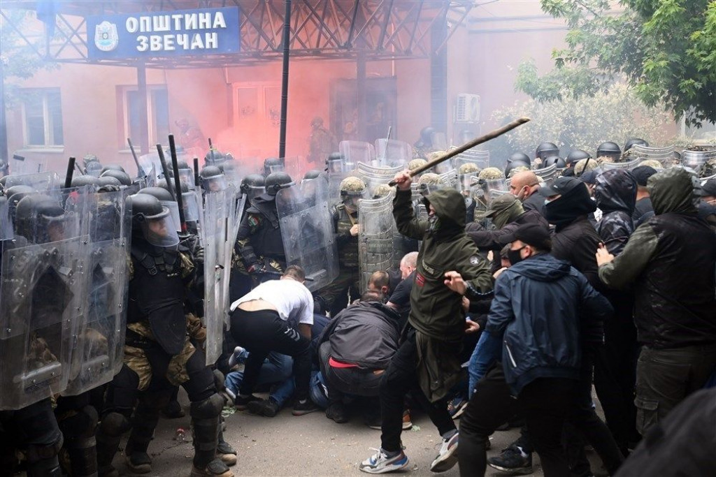 Kosovo sukob Srba i policije
