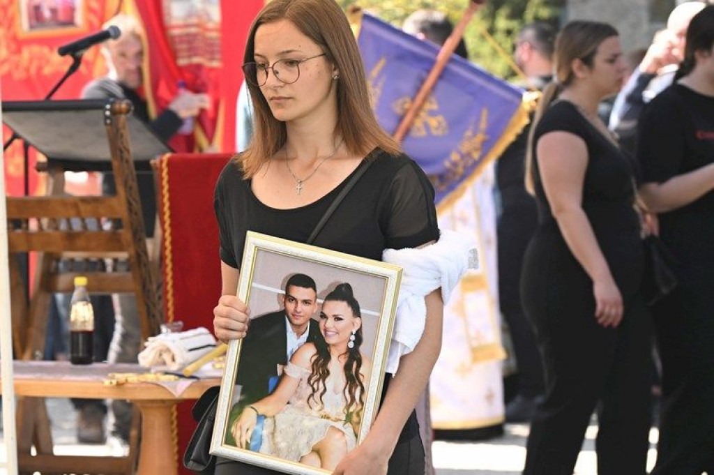 Mladenovac sahrana ubijeni